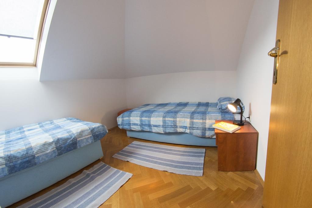 Apartment Oreskovic Otocac Exterior photo