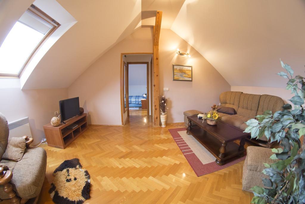 Apartment Oreskovic Otocac Exterior photo